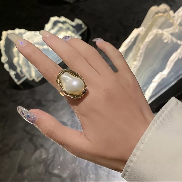 🌟 Stunning Baroque Imitation Pearl Adjustable Ring - Picture 2 of 5